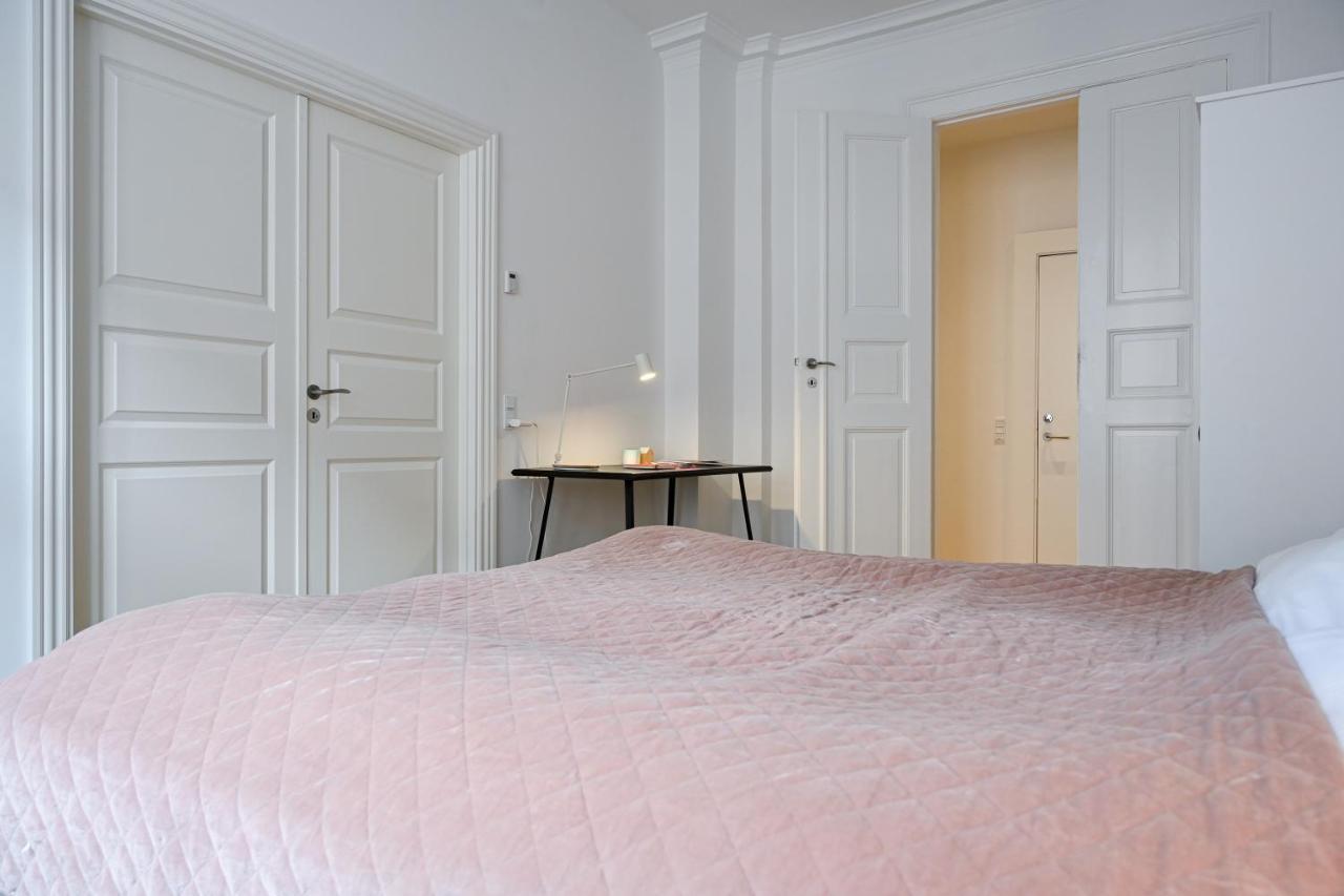 Sanders Arrow - Chic Three-Bedroom Apartment In The Middle Of Kopenhagen Bagian luar foto