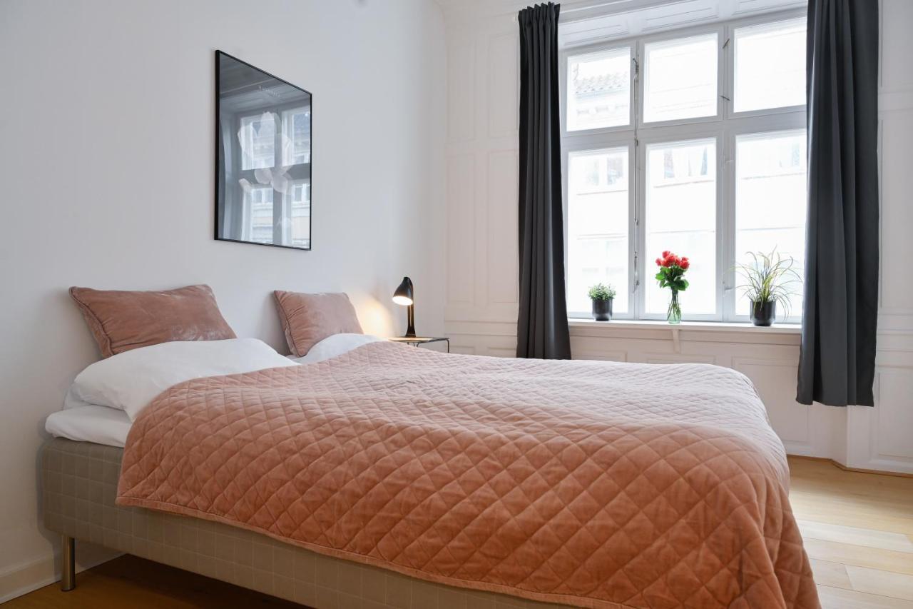 Sanders Arrow - Chic Three-Bedroom Apartment In The Middle Of Kopenhagen Bagian luar foto