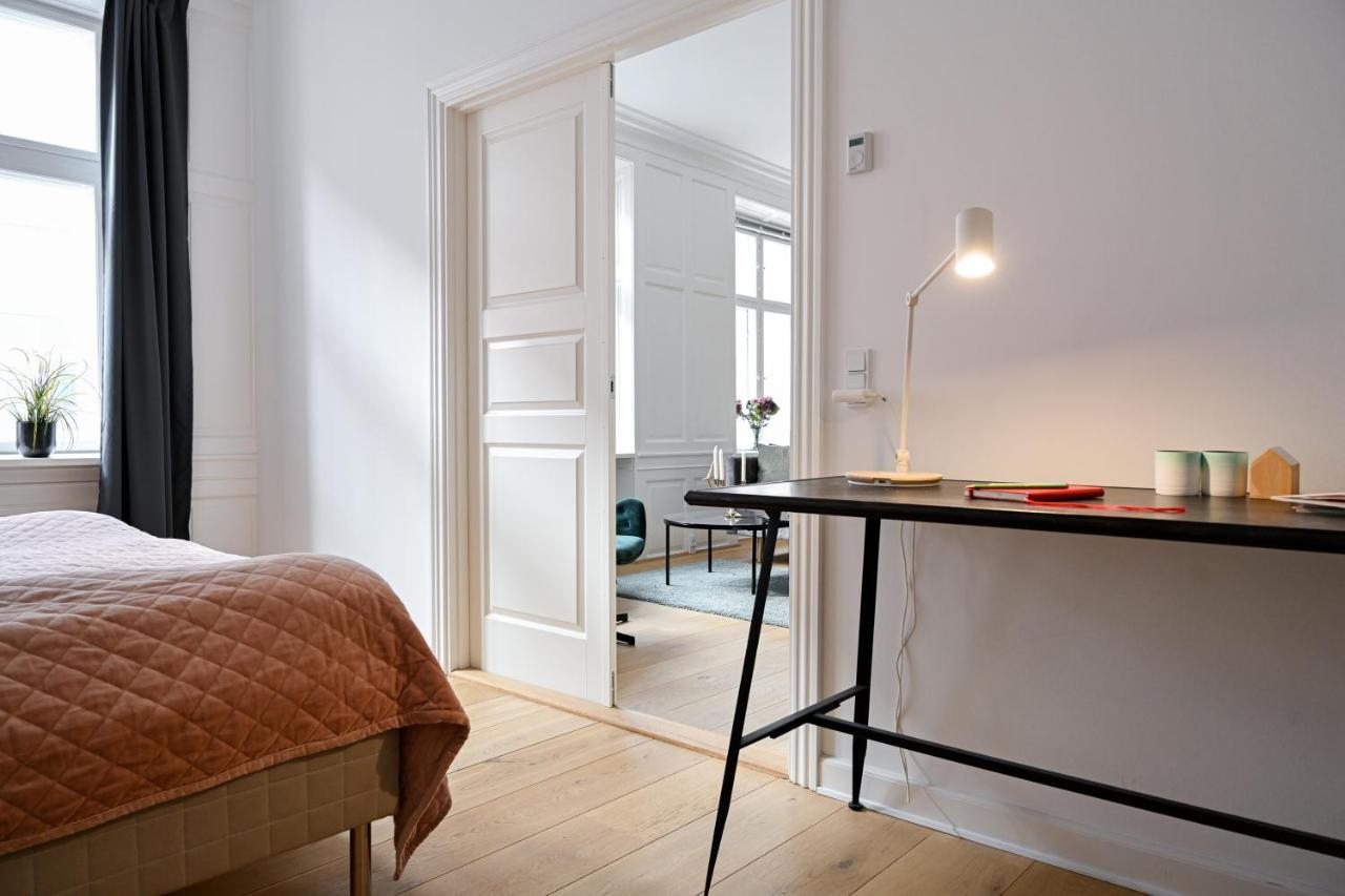 Sanders Arrow - Chic Three-Bedroom Apartment In The Middle Of Kopenhagen Bagian luar foto