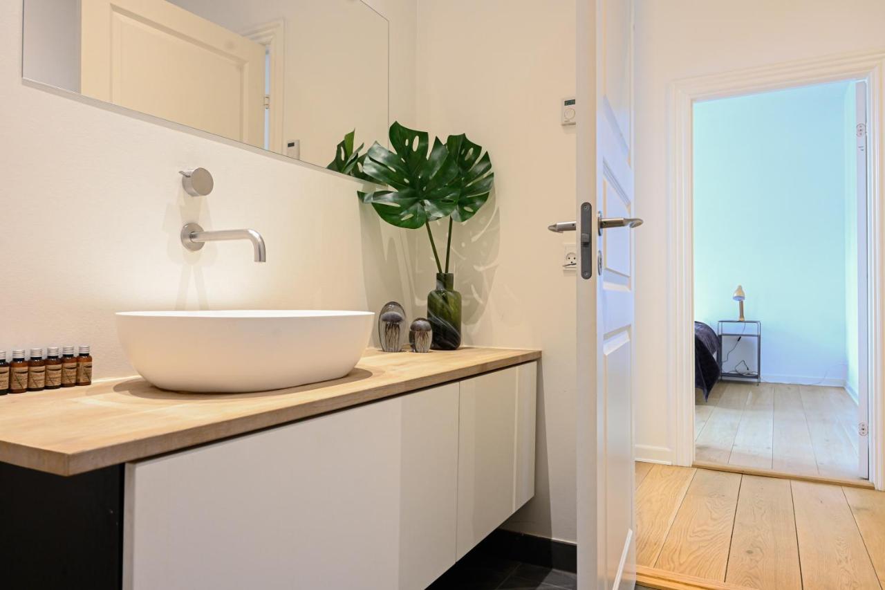 Sanders Arrow - Chic Three-Bedroom Apartment In The Middle Of Kopenhagen Bagian luar foto