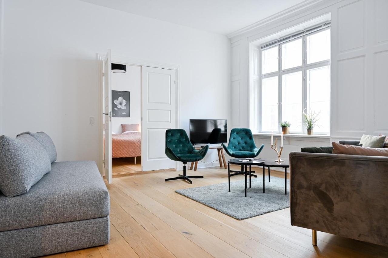 Sanders Arrow - Chic Three-Bedroom Apartment In The Middle Of Kopenhagen Bagian luar foto