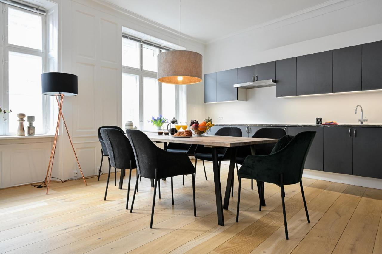 Sanders Arrow - Chic Three-Bedroom Apartment In The Middle Of Kopenhagen Bagian luar foto