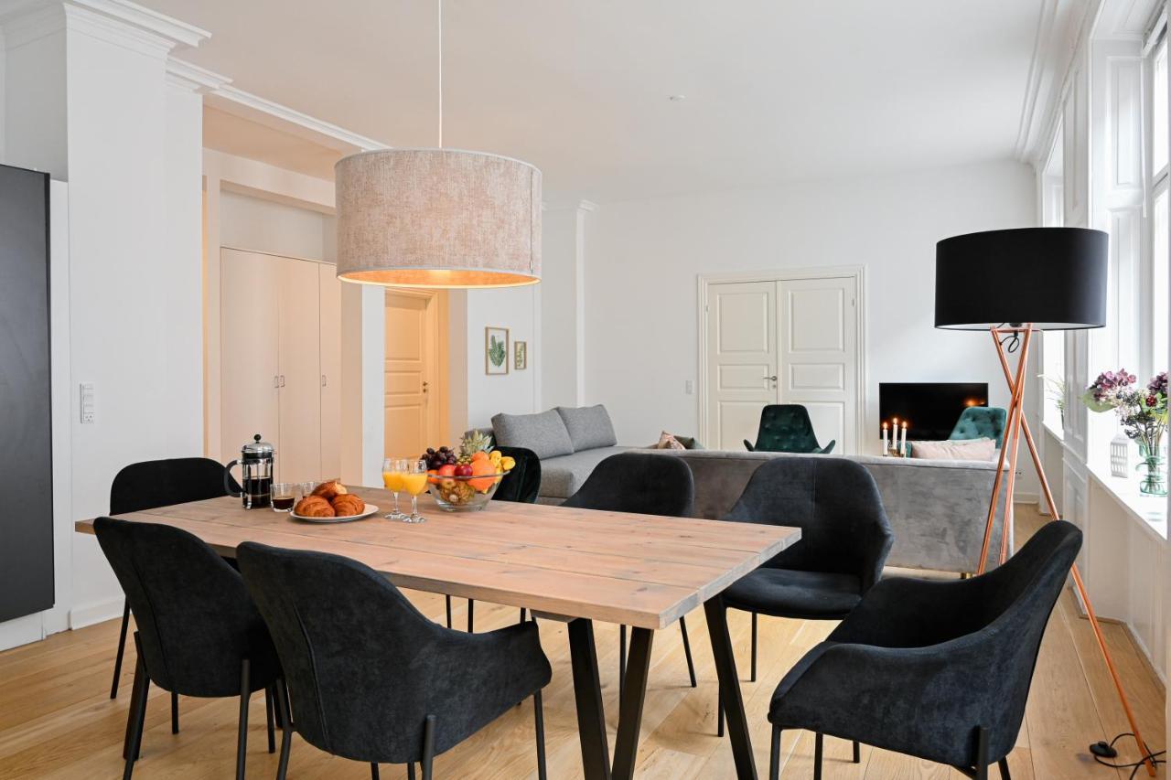 Sanders Arrow - Chic Three-Bedroom Apartment In The Middle Of Kopenhagen Bagian luar foto