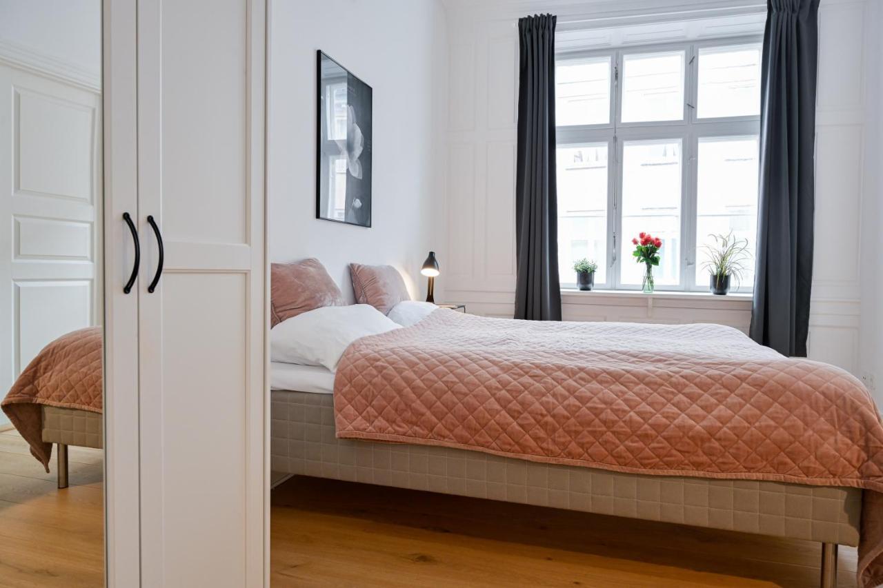 Sanders Arrow - Chic Three-Bedroom Apartment In The Middle Of Kopenhagen Bagian luar foto