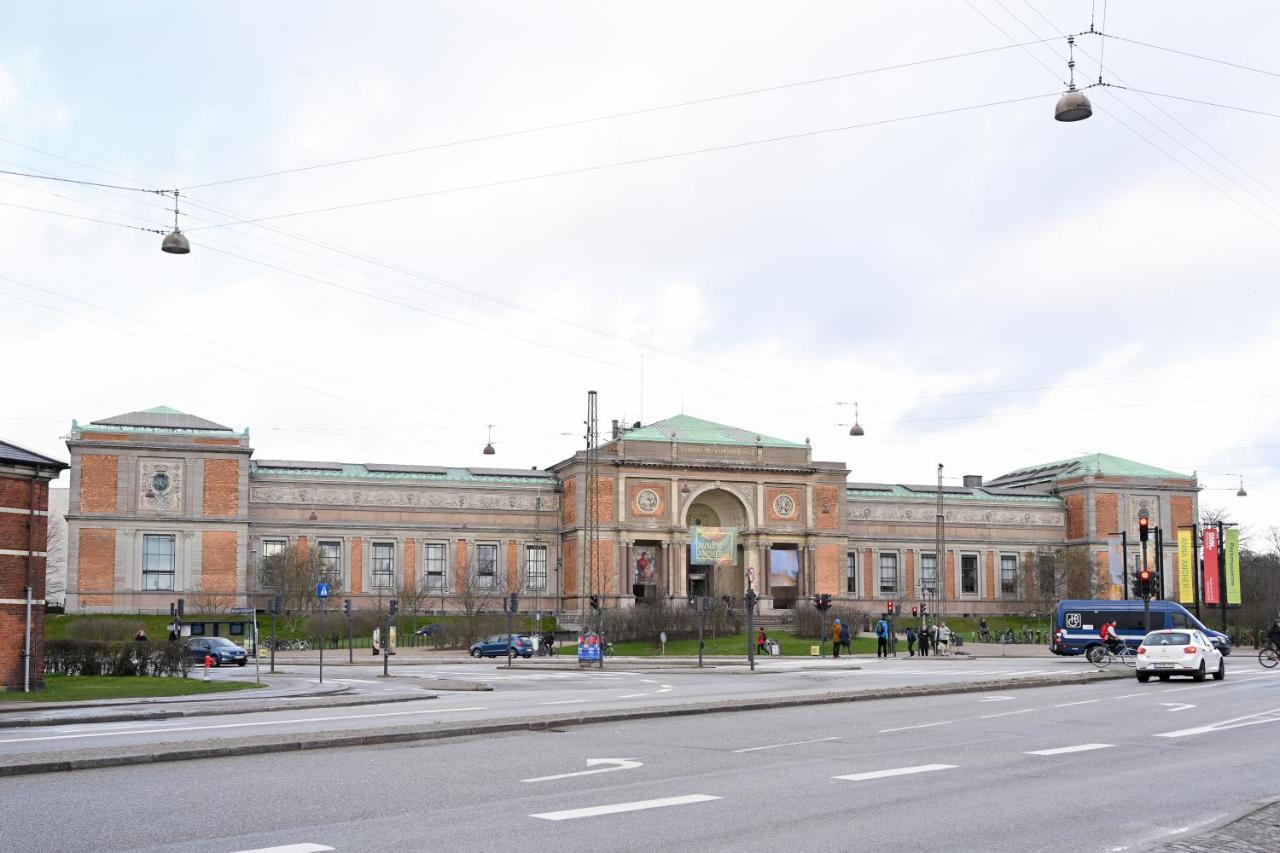 Sanders Arrow - Chic Three-Bedroom Apartment In The Middle Of Kopenhagen Bagian luar foto